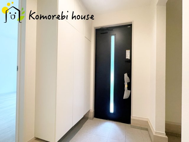 さいたま市大宮区上小町　13期　新築一戸建て　KEIAI GRACE　02の玄関|きれいな玄関です