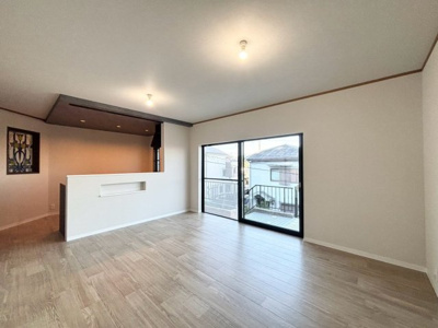 【居間・リビング】 | 高槻市奈佐原4丁目　中古戸建