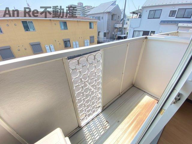 川口市大字安行原のアパートのバルコニー