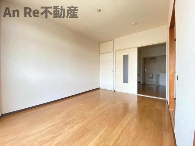 川口市大字安行原のアパートの洋室