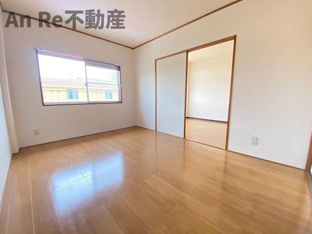 川口市大字安行原のアパートの居間・リビング