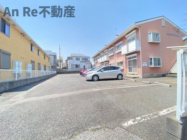 川口市大字安行原のアパートの駐車場