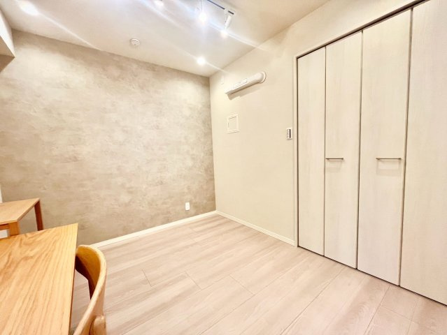 いづみハイツ本蓮沼の洋室|2026.09.10撮影

現地ご見学希望・資料請求などお気軽にお問い合わせ下さい！
03-5990-5201