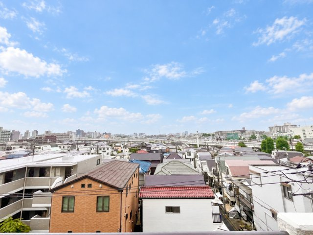 いづみハイツ本蓮沼の展望|2026.09.10撮影

現地ご見学希望・資料請求などお気軽にお問い合わせ下さい！
03-5990-5201