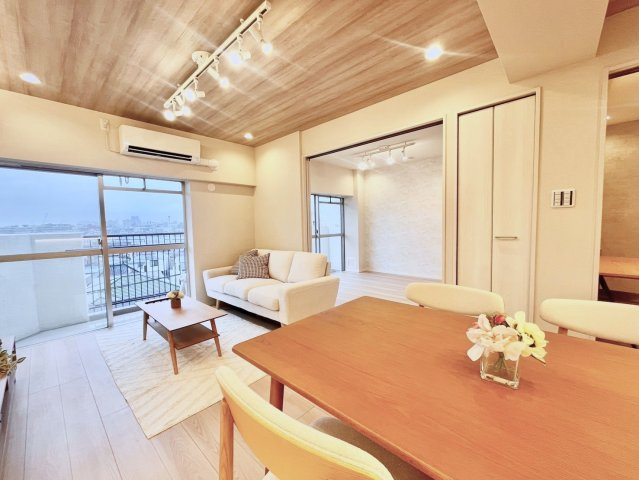 いづみハイツ本蓮沼の居間・リビング|2026.09.10撮影

現地ご見学希望・資料請求などお気軽にお問い合わせ下さい！
03-5990-5201