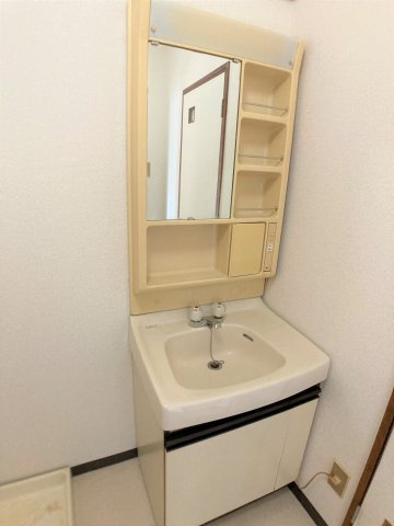 半田第２ロイヤルマンションの独立洗面台