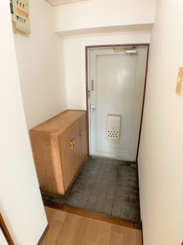 半田第２ロイヤルマンションの玄関