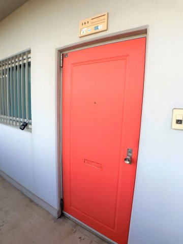 半田第２ロイヤルマンションの玄関