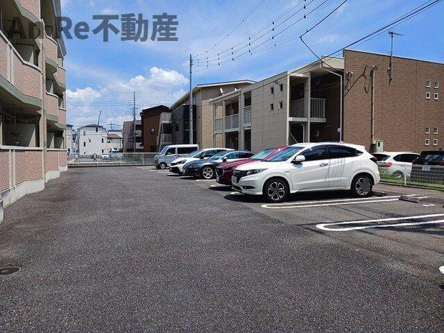 ランデュール・マキの駐車場