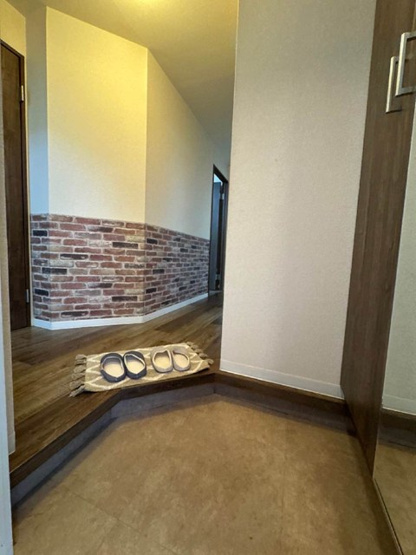 【展望】 | スカイハイツA | ※参考写真※玄関から室内への景観です！右手にリビングダイニングキッチン、左手に洗面所があります☆