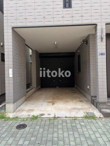 東駒形3丁目戸建の駐車場