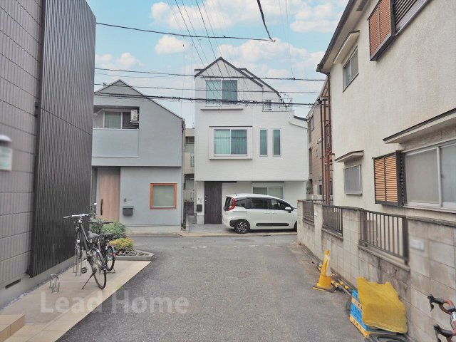 【前面道路含む現地写真】 | 目黒区東山1丁目 | 周辺は車の通り抜けが少なく静かな環境です！見通しの良い道路でお子様との歩行や外出も安心です♪
