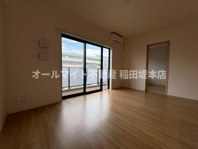 調布市布田２丁目の賃貸マンションの居間・リビング