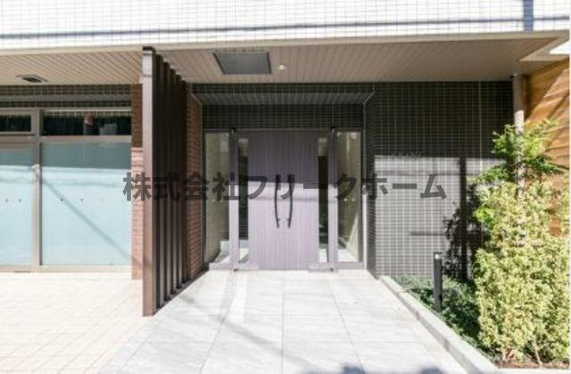 武蔵野市吉祥寺北町１丁目の賃貸マンションのエントランス