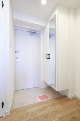 アクロスコート池上の玄関|アクロスコート池上：玄関にはシューズボックスがあり靴もスッキリ収納可能です！