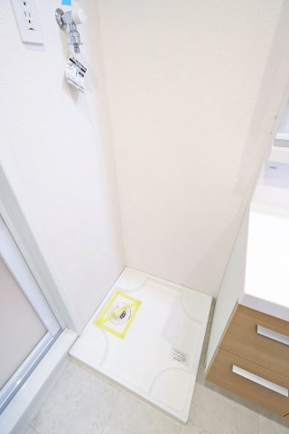 アクロスコート池上の洗面所|アクロスコート池上：洗面化粧台の横にはランドリースペースがあります！