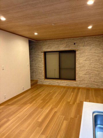 佐太東町1丁目　中古一戸建ての居間・リビング|LDK12.0帖
■物件内覧・資金計画相談・住宅ローン相談、リフォーム相談、お問合せ受付中■
※当日・翌日のご内覧、ご相談はお電話でのお問合せがスムーズです！