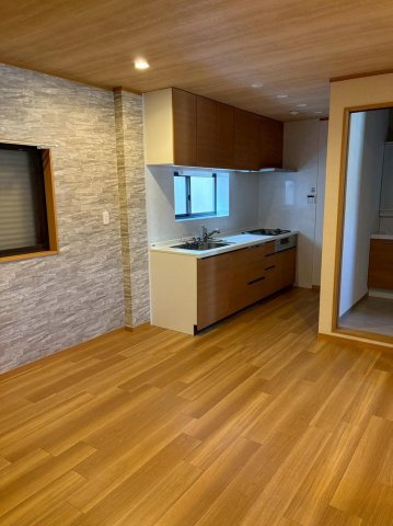 佐太東町1丁目　中古一戸建てのキッチン|LDK12.0帖
■物件内覧・資金計画相談・住宅ローン相談、リフォーム相談、お問合せ受付中■
※当日・翌日のご内覧、ご相談はお電話でのお問合せがスムーズです！