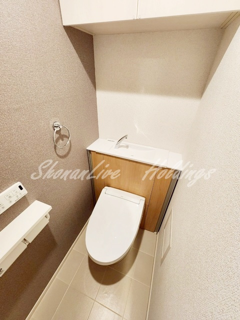 平塚市八千代町の賃貸マンションのトイレ