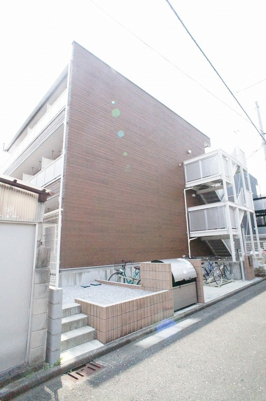 リブリ・URBAN TRUSTの外観
