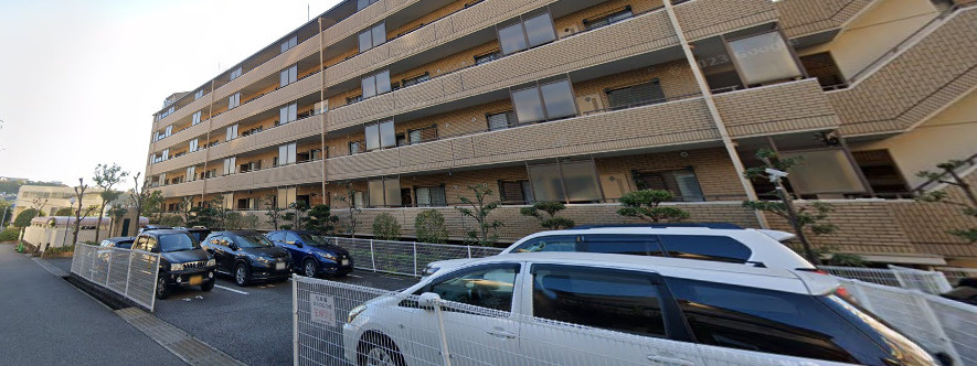 ジークレフ高羽二番館の駐車場
