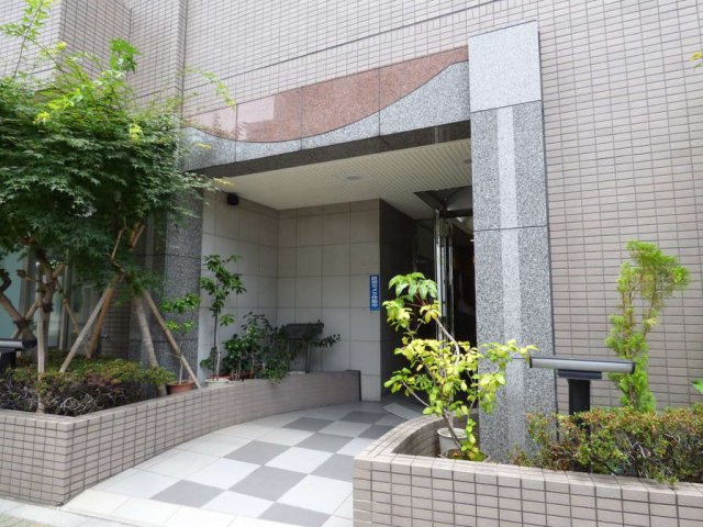 東建シティハイツ上野のエントランス