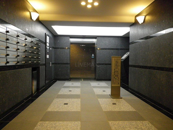 【エントランス】ルーブル駒沢大学参番館 