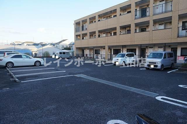【仲介手数料：50％OFF】対象物件！の駐車場|駐車場があるので、車を買う予定の方も安心です
