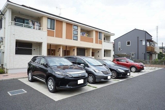 サンルミエールDの駐車場
