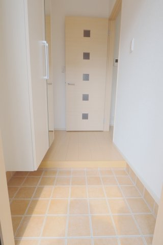 ローレル八木の玄関