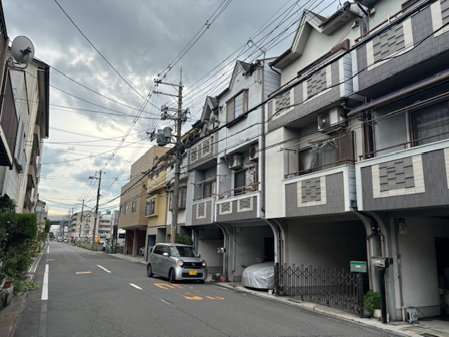 大阪府門真市島頭　中古戸建の前面道路含む現地写真
