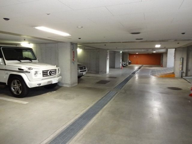 コリーヌ自由が丘の駐車場