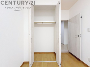 衣類やアクセサリー、小物類の収納が便利で整理整頓がしやすく、部屋の美観を保ちつつ、スペースを最大限に活用できます。衣服のしわやダメージを防ぎ、長持ちさせることができます。