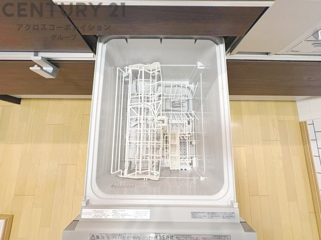 手洗いに比べて時間や労力を節約できることです。また、高温のお湯で洗浄されるため、雑菌や細菌を殺菌する効果もあります。さらに、乾燥機能があるため、手で拭く手間も省け衛生的に保管できます。