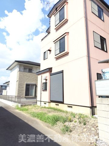 ６４３５４　岐阜市六条片田1丁目中古戸建ての外観
