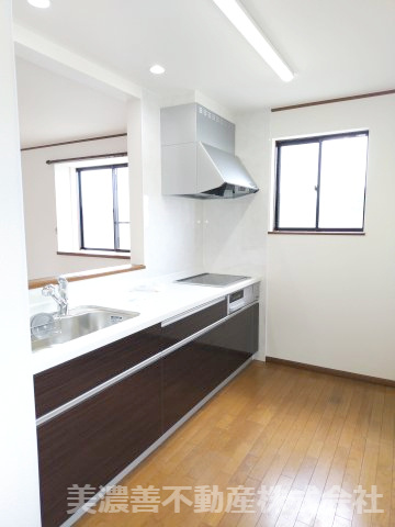 ６４３５４　岐阜市六条片田1丁目中古戸建てのキッチン