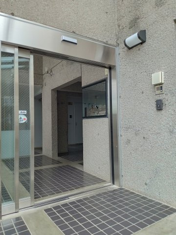 川崎市多摩区宿河原１丁目の賃貸マンションのエントランス