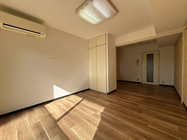 川崎市多摩区宿河原１丁目の賃貸マンションの居間・リビング