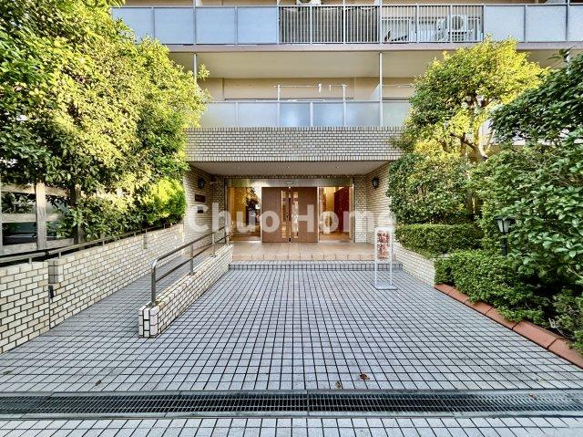 東陽町ガーデニアB棟のエントランス|【エントランス】マンションのエントランスは、その物件の印象を決める、顔とも言える場所です。毎日通る場所ですからきれいなのが一番です。