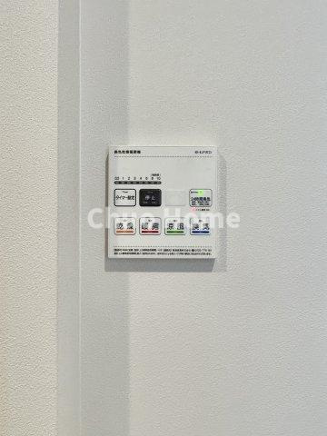 東陽町ガーデニアB棟の内装|【浴室乾燥機】暖房・冷風・換気・乾燥が可能です。毎日を快適に過ごせるうれしい機能が揃っています。雨の日の洗濯物も安心です。