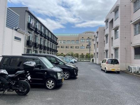 アーバンライフの駐車場