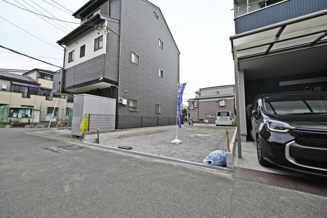 リーブルガーデン緑3丁目新築戸建｜２SLDK+駐車1台可の外観|3階建てならではの縦の広がりを活かした間取り設計です。