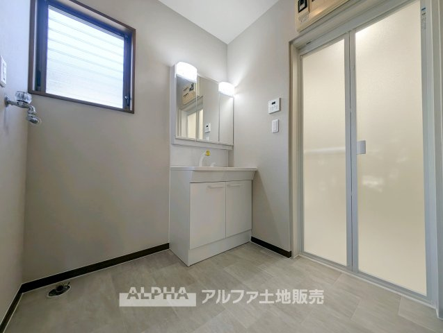 東大和市奈良橋5丁目 中古戸建の独立洗面台|【Wash Basin】
◆新しい設備で身支度◆2026年7月のリフォームで洗面所を新規交換予定。毎朝の洗顔や歯磨きなど、家族の身支度に活躍するスペースです。
