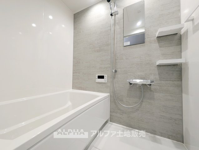 東大和市奈良橋5丁目 中古戸建の浴室|【Bathroom】
◆新しい浴室でリラックス◆2026年7月のリフォームで浴室を新規交換予定。一日の終わりに湯船につかり、くつろぎの時間を過ごせます。
