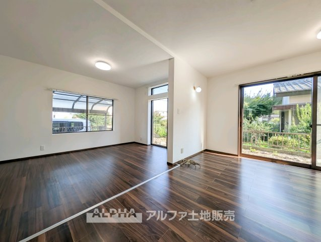 東大和市奈良橋5丁目 中古戸建の居間・リビング|【Living Space】
◆自分好みの空間へ◆ソファやダイニングセットなど、家具選びから楽しめるリビング。暮らし方に合わせた住空間づくりができます。