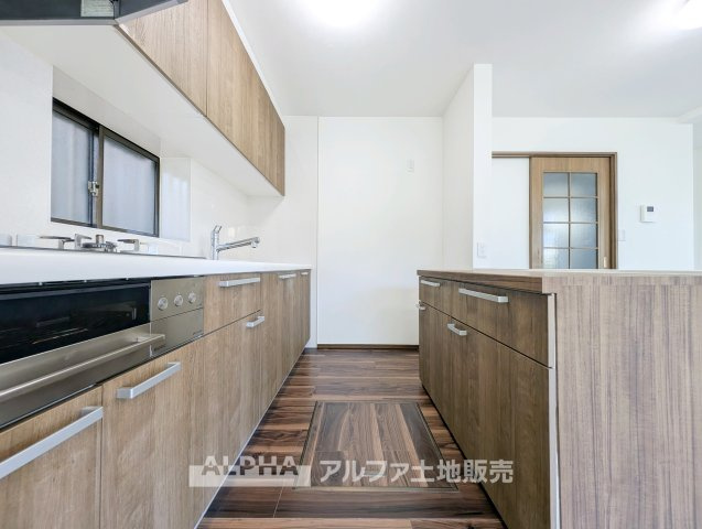 東大和市奈良橋5丁目 中古戸建のキッチン|【Kitchen】
◆毎日の料理を楽しく◆家族の食事をつくるキッチンスペース。調理から盛り付け、後片付けまで、毎日の家事を行う住まいの大切な場所です。