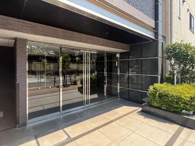 スカイコート上野稲荷町のエントランス