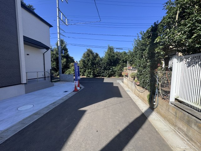 市川市国分３丁目新築戸建の前面道路含む現地写真|北側前面道路・幅員約4.5ｍ