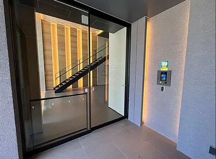 【エントランス】クロスレジデンス　高田馬場 