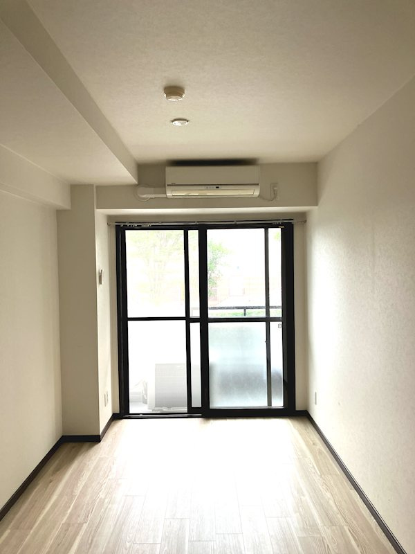 横浜市戸塚区品濃町の賃貸マンションの居間・リビング